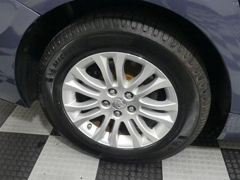 Used 2015 Toyota Sienna XLE FWD image 17