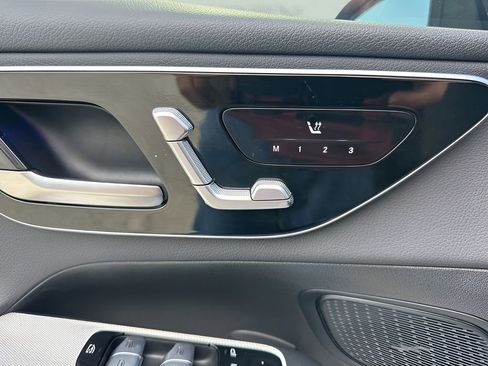 Used 2025 Mercedes-Benz GLC 300 image 10