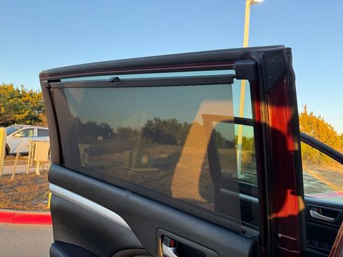 Used 2017 Toyota Highlander XLE image 23