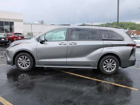 Certified 2026 Toyota Sienna XLE FWD image 7