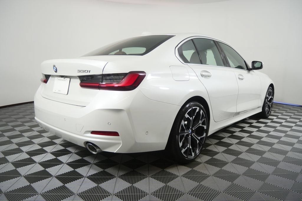 Certified 2025 BMW 330i Sedan RWD image 4