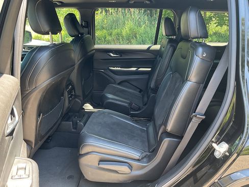 Used 2024 Jeep Grand Cherokee L Altitude AWD/4WD image 9