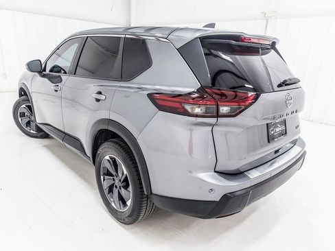 Used 2024 Nissan Rogue SV FWD image 5