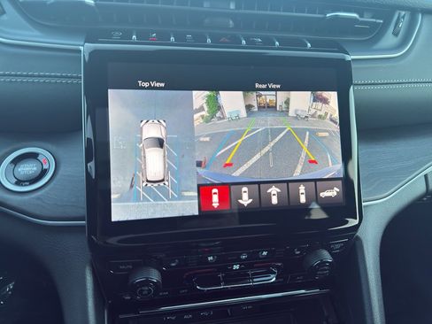 New 2025 Jeep Grand Cherokee Limited w/ Luxury Tech Group II image 10