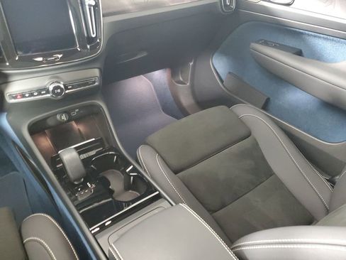 Certified 2023 Volvo C40 P8 Recharge Ultimate image 19