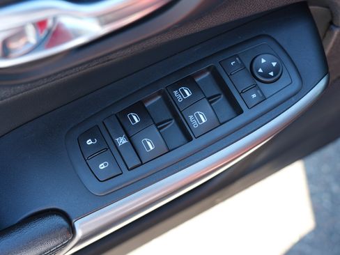 Used 2020 Jeep Cherokee Limited AWD/4WD image 16