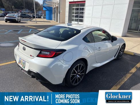 Used 2022 Toyota GR86 Base w/ ALL Weather Mat Package (TMS) image 4