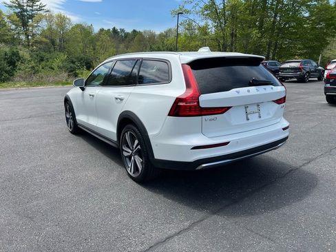 Certified 2025 Volvo V60 B5 Cross Country Plus AWD/4WD image 3