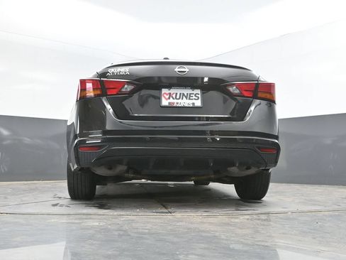 Used 2025 Nissan Altima 2.5 SV FWD image 38