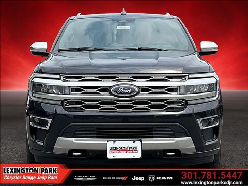 Used 2023 Ford Expedition Platinum AWD/4WD image 2