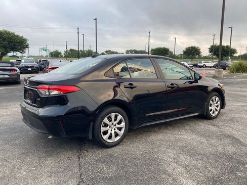 Certified 2025 Toyota Corolla LE FWD image 5