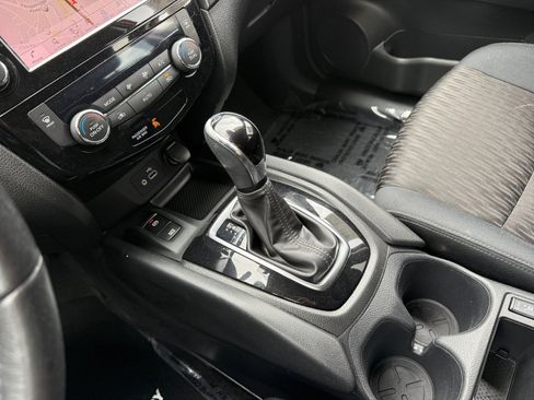 Used 2019 Nissan Rogue SV w/ Premium Package AWD/4WD image 13