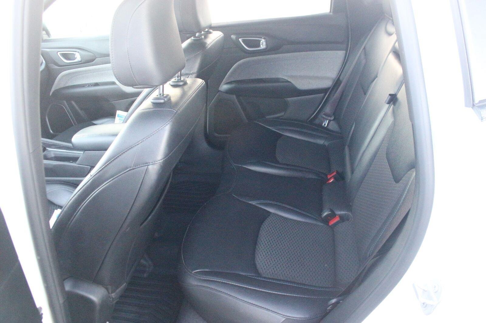Used 2024 Jeep Compass Latitude AWD/4WD image 32