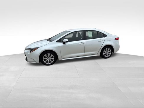 Used 2022 Toyota Corolla LE image 11