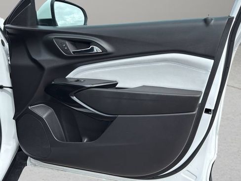 Used 2025 Chevrolet Trax LT FWD image 9