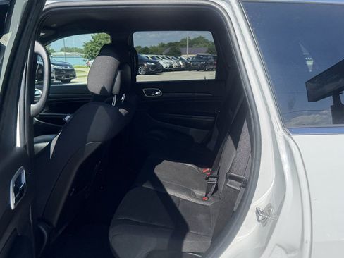 Used 2018 Jeep Grand Cherokee Laredo AWD/4WD image 22