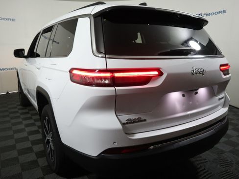 Used 2024 Jeep Grand Cherokee L Limited w/ Luxury Tech Group II AWD/4WD image 9