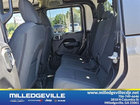 New 2025 Jeep Gladiator Sport image 7