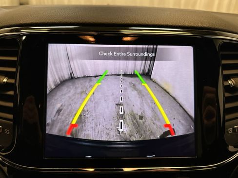 Used 2020 Jeep Grand Cherokee Altitude image 15