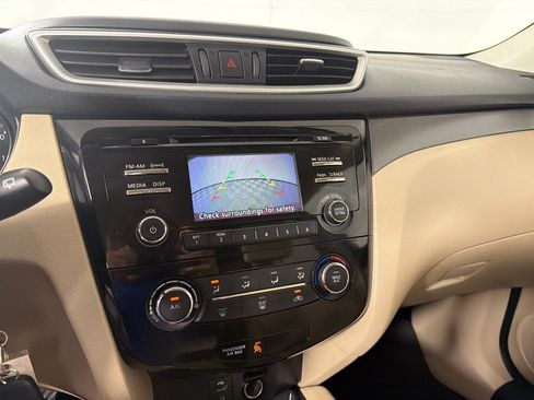 Used 2016 Nissan Rogue S w/ Appearance Package FWD image 16