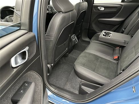 Certified 2025 Volvo XC40 B5 Plus image 23