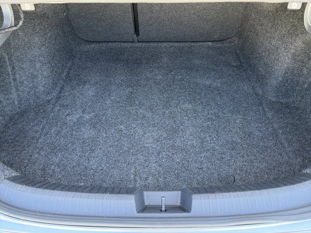 Used 2025 Volkswagen Jetta SE FWD image 25