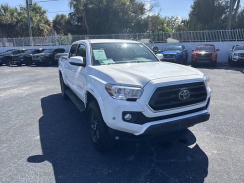 Used 2023 Toyota Tacoma SR5 w/ Technology Package AWD/4WD image 2