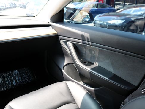 Used 2019 Tesla Model 3 Performance image 22