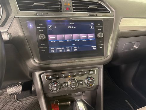 Used 2019 Volkswagen Tiguan SE w/ Panoramic Sunroof Package FWD image 17