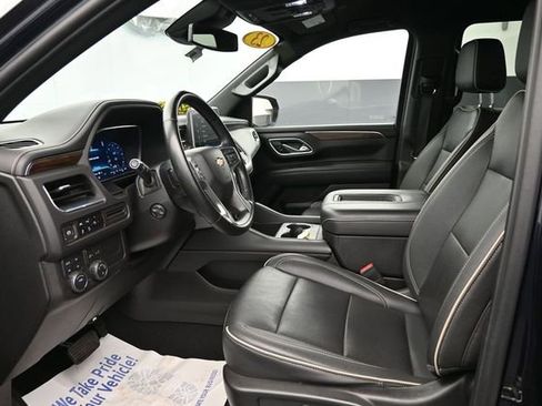 Used 2023 Chevrolet Suburban Premier AWD/4WD image 17