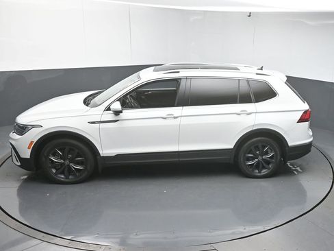 Used 2022 Volkswagen Tiguan SE FWD image 44