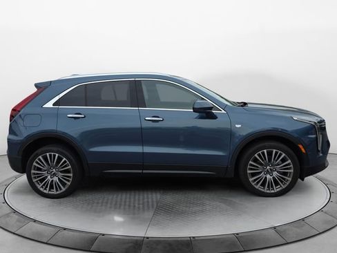 Used 2025 Cadillac XT4 Premium Luxury w/ Cold Weather Package FWD image 6