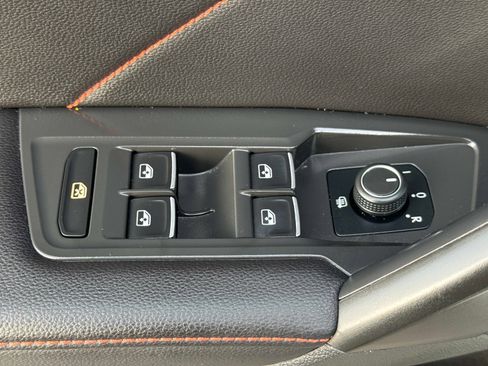 Used 2024 Volkswagen Tiguan Wolfsburg Edition image 21