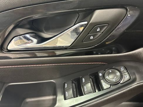 Used 2022 Chevrolet Traverse RS w/ LPO, Floor Liner Package FWD image 21