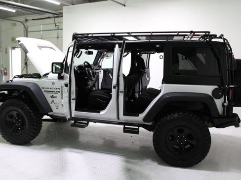 Used 2015 Jeep Wrangler Unlimited Rubicon w/ Connectivity Group AWD/4WD image 20