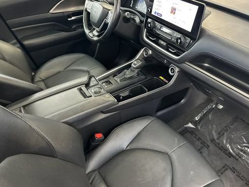 Certified 2025 Toyota Grand Highlander FWD image 21