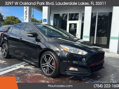 Used 2018 Ford Focus ST image 3
