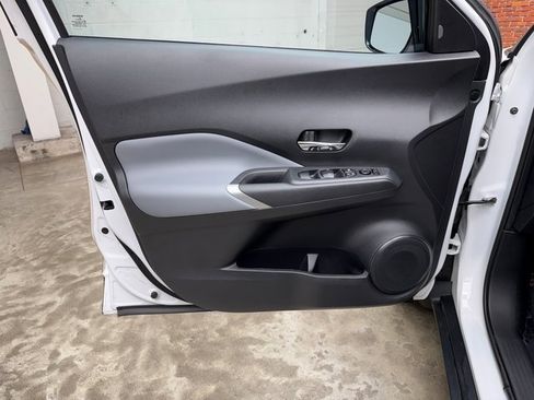 Used 2023 Nissan Kicks SR w/ SR Premium Package image 10