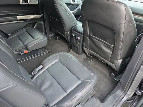 Used 2022 Ford Explorer Limited image 13