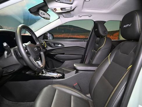 Used 2024 Chevrolet Trax ACTIV w/ Sunroof Package FWD image 20