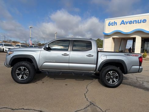 Used 2019 Toyota Tacoma TRD Off-Road image 8