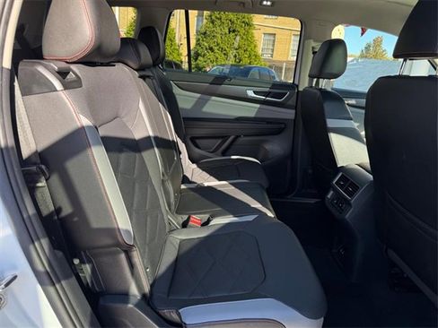 Used 2024 Volkswagen Atlas Peak Edition SE image 10