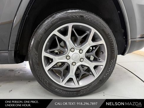 Used 2019 Jeep Grand Cherokee Overland RWD image 13