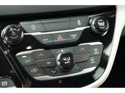 Used 2023 Chrysler Voyager LX image 26