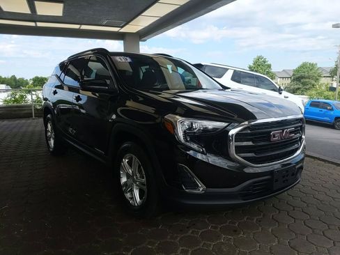 Used 2019 GMC Terrain SLE w/ Driver Convenience Package FWD image 4
