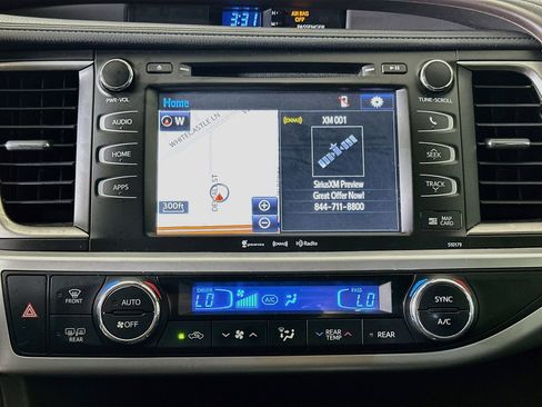 Used 2017 Toyota Highlander XLE FWD image 21