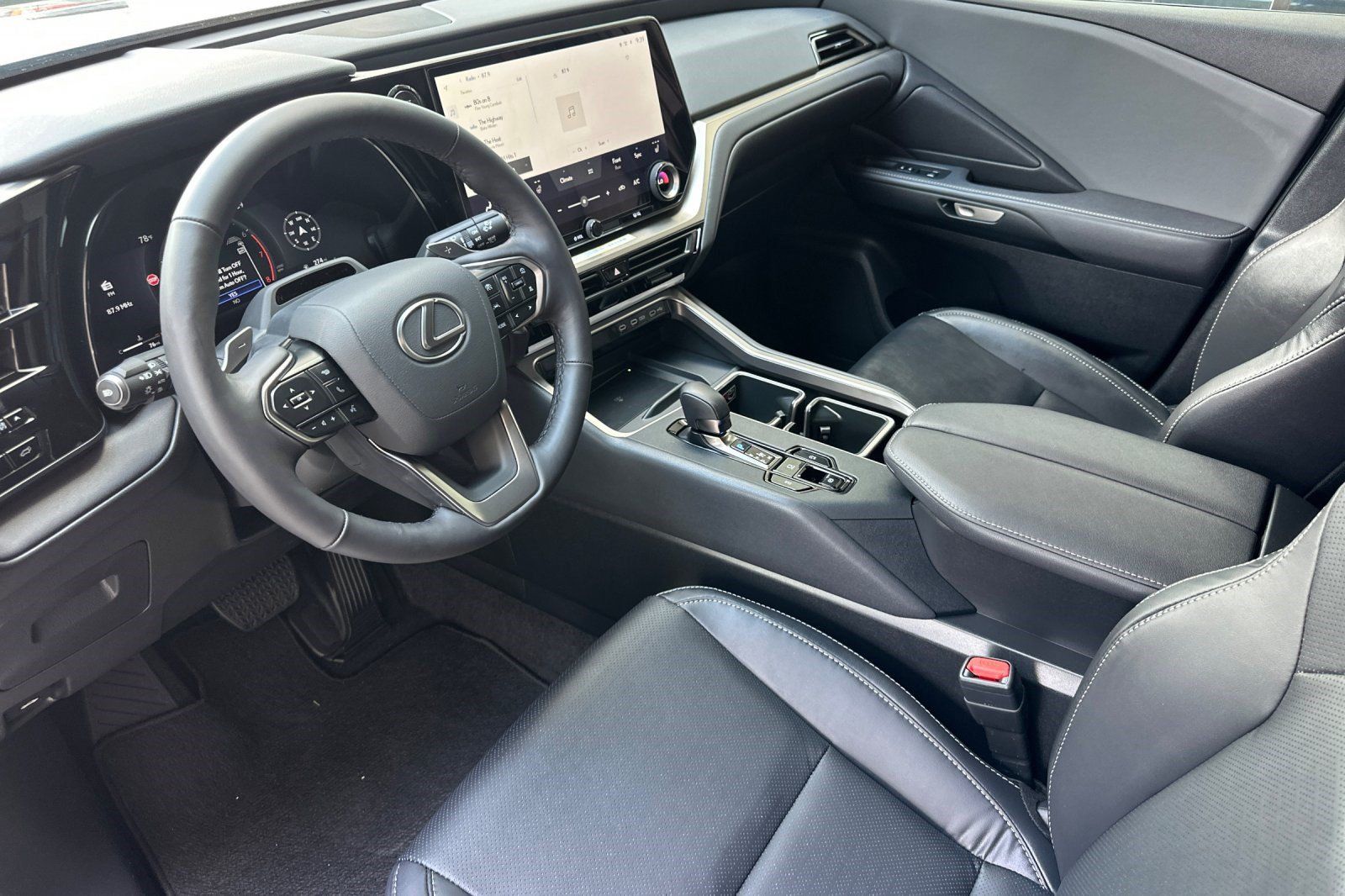 Used 2026 Lexus TX 350 FWD w/ Convenience Package image 4