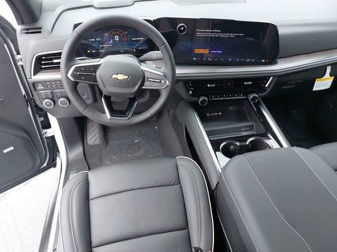 New 2025 Chevrolet Suburban Premier AWD/4WD image 16