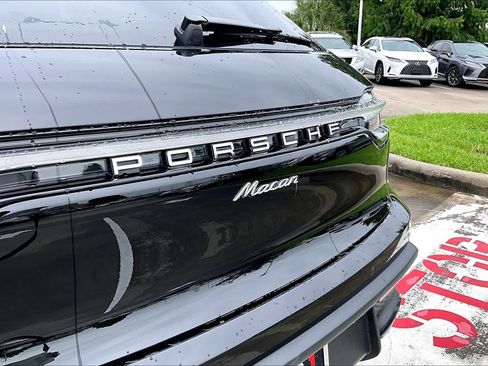 Used 2024 Porsche Macan AWD/4WD image 28