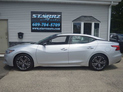 Used 2017 Nissan Maxima Platinum FWD image 2